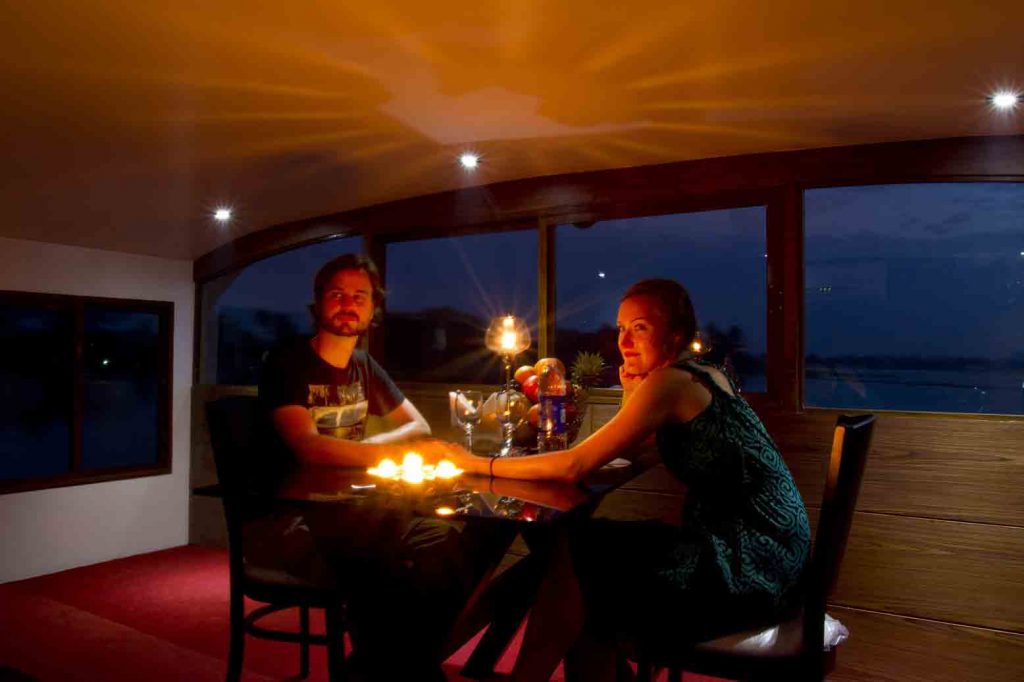  Honeymoon packages in Kerala houseboat 